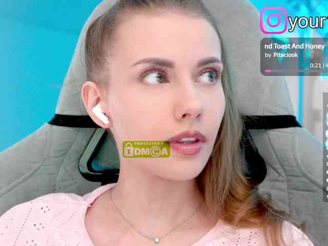 VikkiExtraCheese