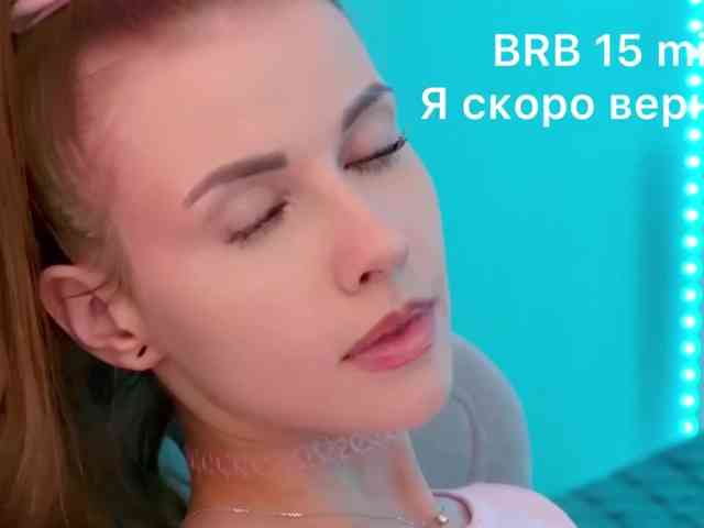 Model: VikkiExtraCheese