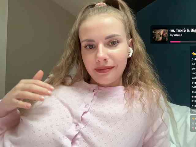 VikkiExtraCheese webcam