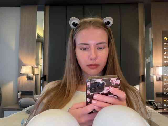 VikkiExtraCheese webcam