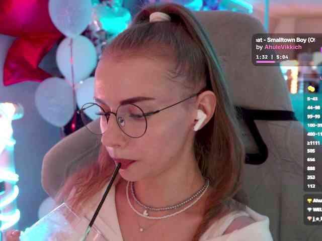 VikkiExtraCheese