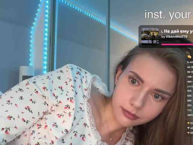 VikkiExtraCheese webcam