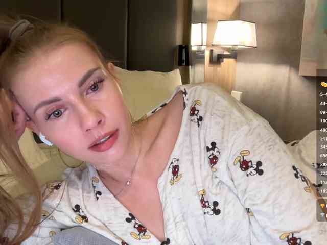 VikkiExtraCheese webcam