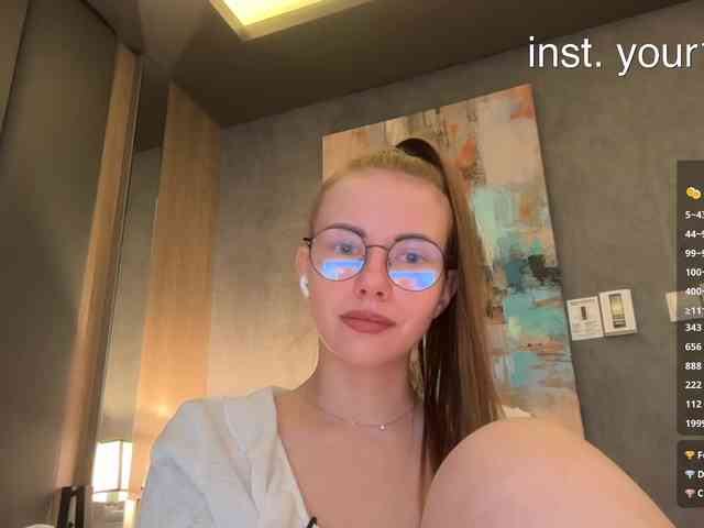 Model: VikkiExtraCheese