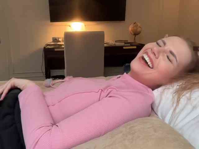 -VikkiL0vesCheese- live show