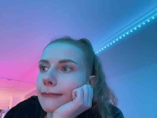VikkiExtraCheese webcam