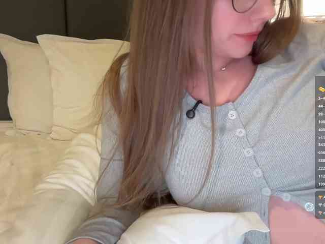 VikkiExtraCheese webcam