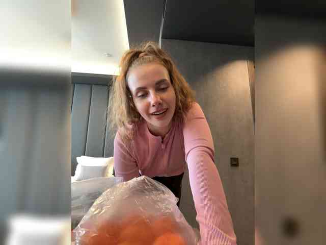 -VikkiL0vesCheese- live show