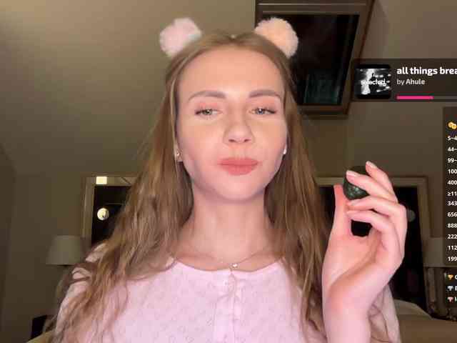 VikkiExtraCheese webcam