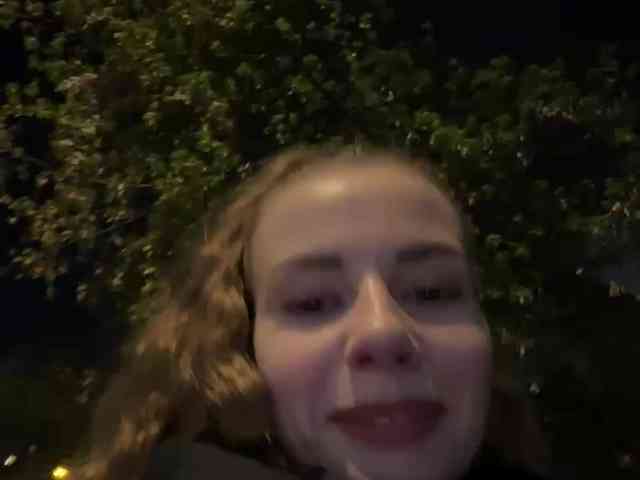 VikkiExtraCheese webcam