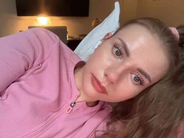 VikkiExtraCheese webcam