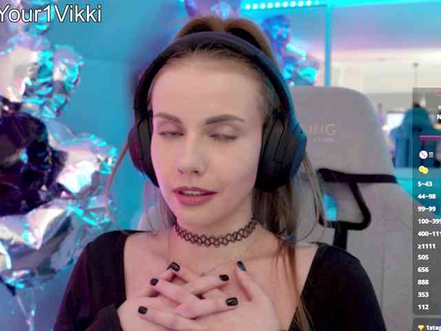 Model: VikkiExtraCheese