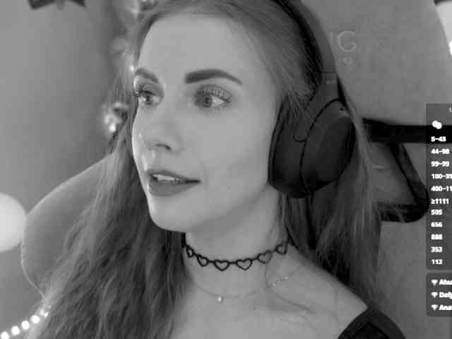 Model: VikkiExtraCheese
