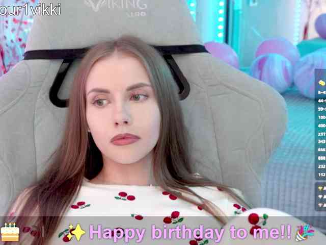 Este modelo está ao vivo agora. -VikkiL0vesCheese-