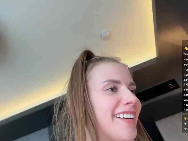 VikkiExtraCheese webcam