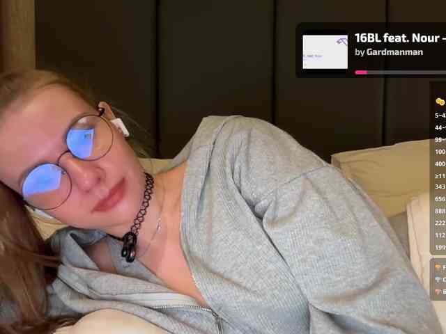 VikkiExtraCheese webcam