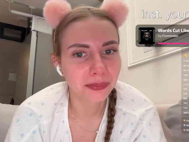VikkiExtraCheese webcam