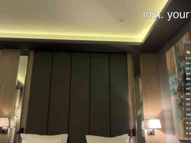 VikkiExtraCheese webcam