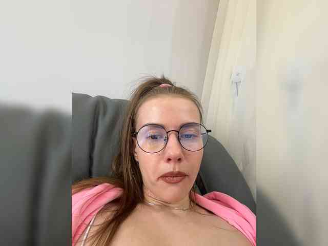 Model: VikkiExtraCheese