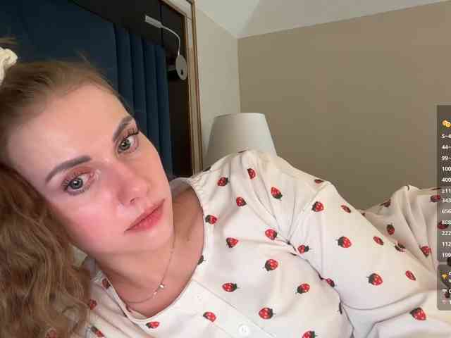 VikkiExtraCheese webcam