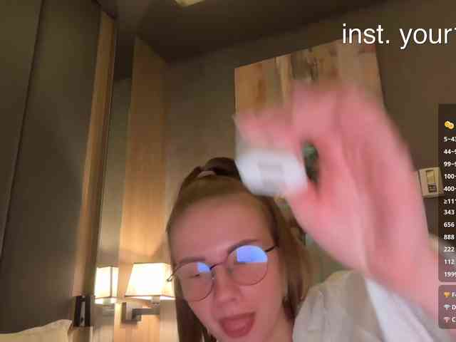 Model: VikkiExtraCheese