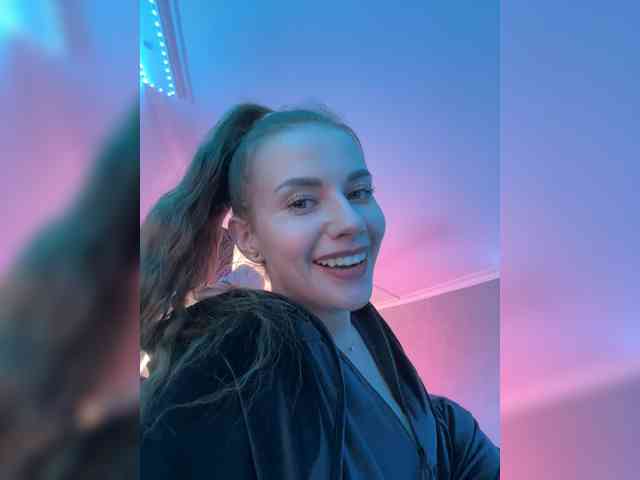 VikkiExtraCheese webcam