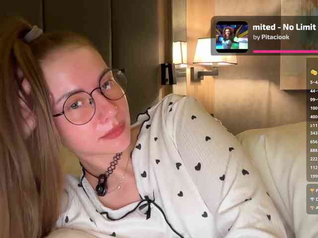 VikkiExtraCheese webcam