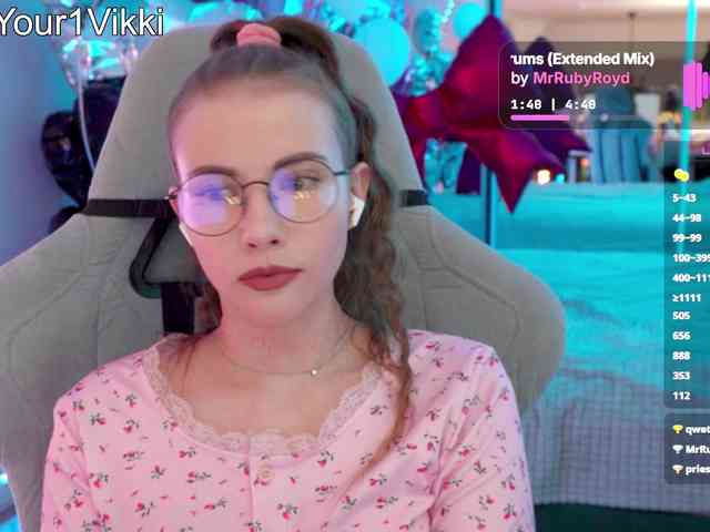 VikkiExtraCheese webcam