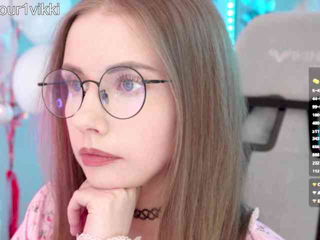 Модель: VikkiExtraCheese