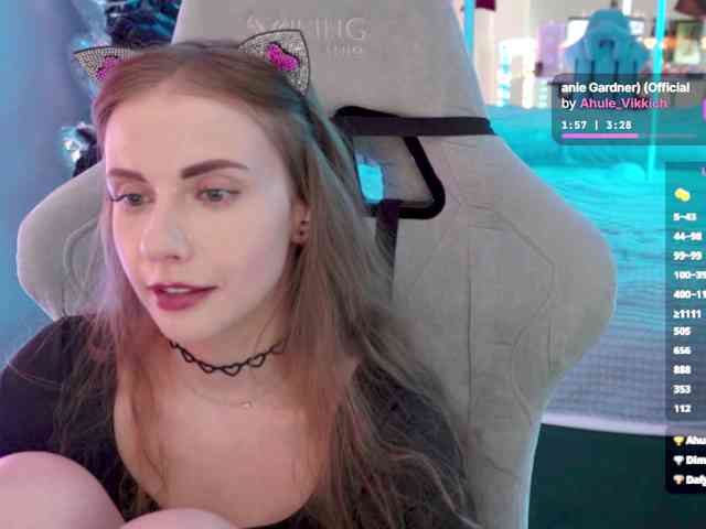VikkiExtraCheese webcam