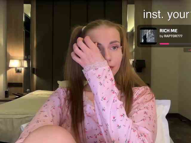 VikkiExtraCheese webcam