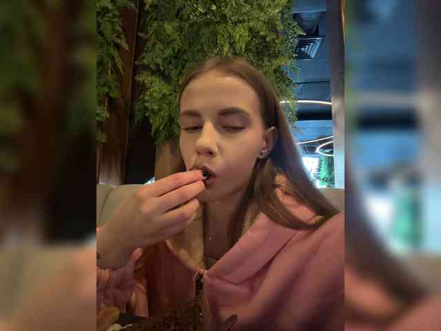-VikkiL0vesCheese- Sex Cam Show