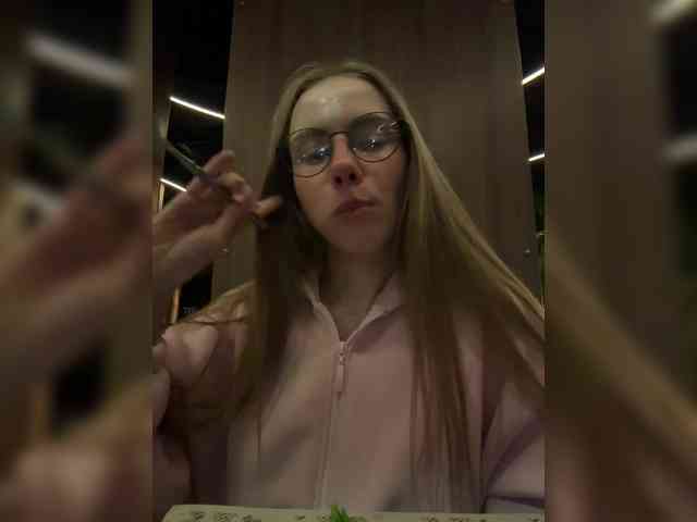 Model: VikkiExtraCheese