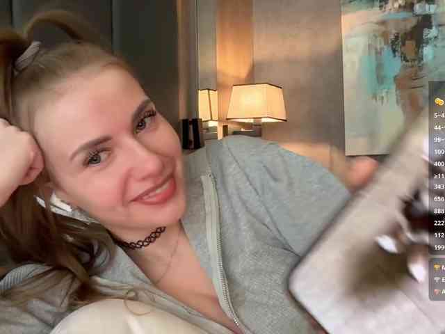 VikkiExtraCheese webcam