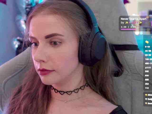 VikkiExtraCheese webcam