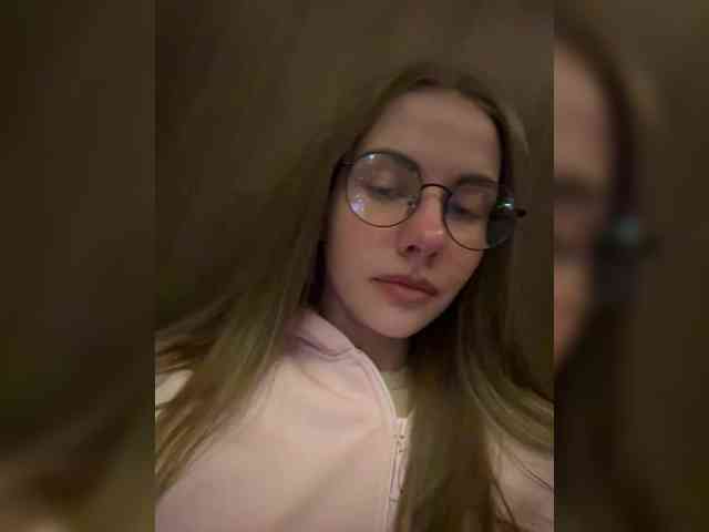 Model: VikkiExtraCheese