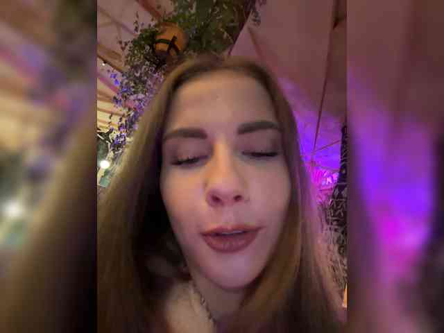 VikkiExtraCheese webcam
