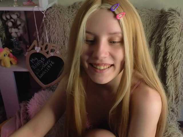 plushsara live cam on BongaCams