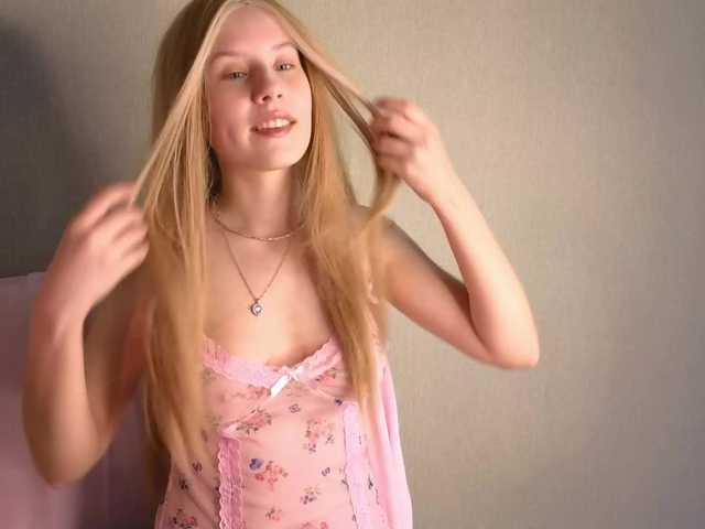 plushsara live cam on BongaCams