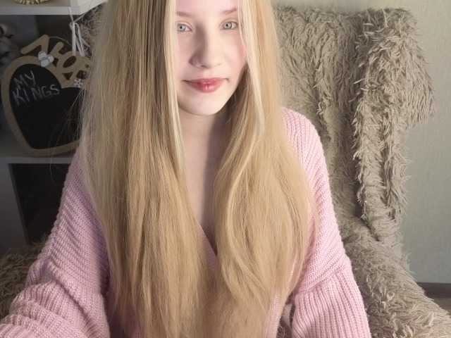 plushsara, en directo ahora en BongaCams