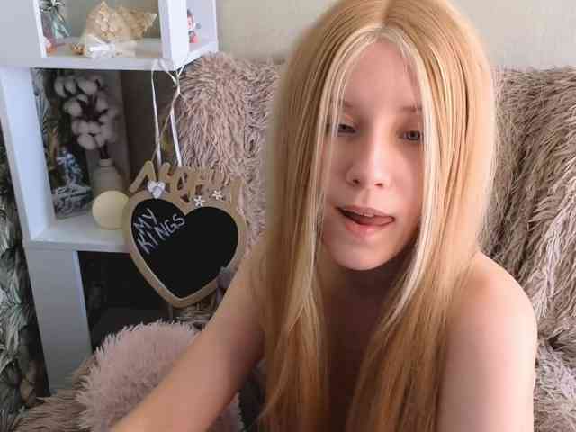 plushsara webcam
