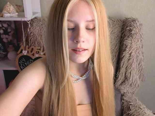 plushsara webcam