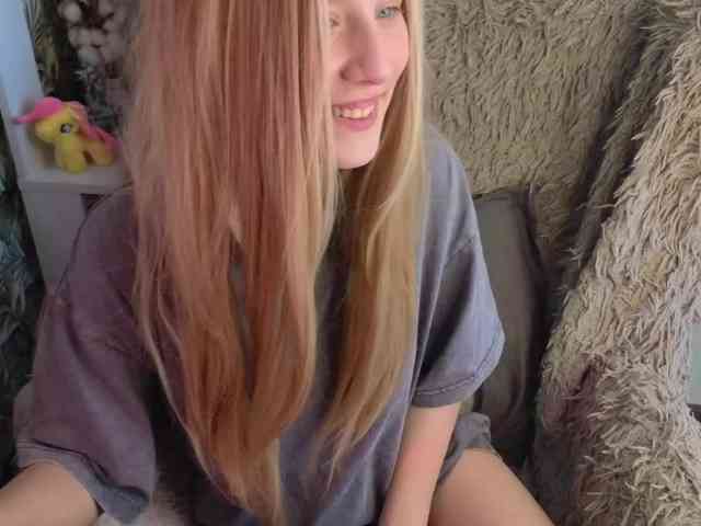 plushsara webcam