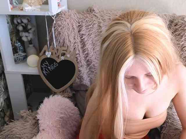 plushsara webcam
