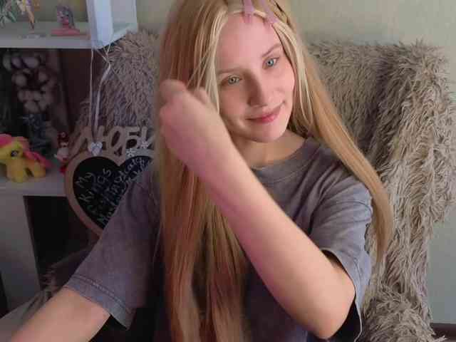 plushsara webcam