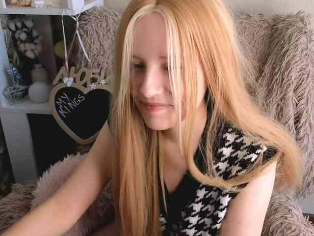 plushsara webcam