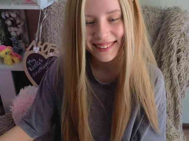 plushsara webcam