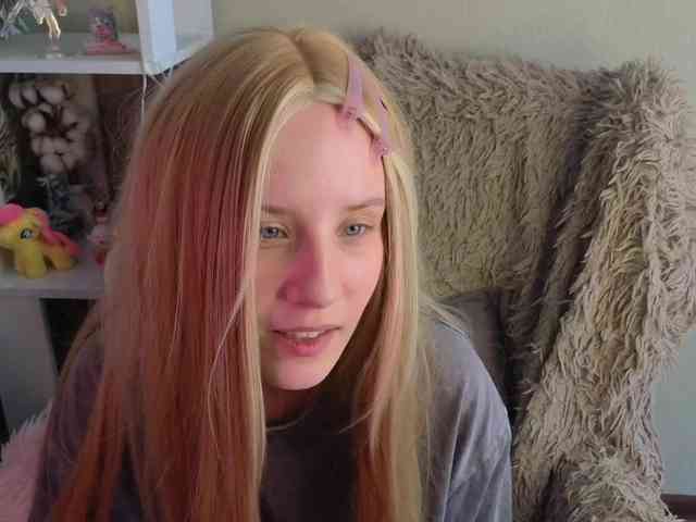 plushsara webcam