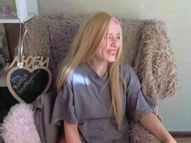 plushsara webcam