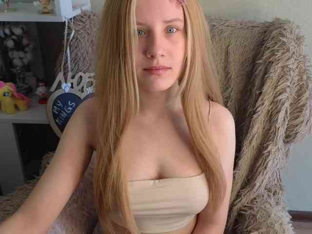 plushsara webcam